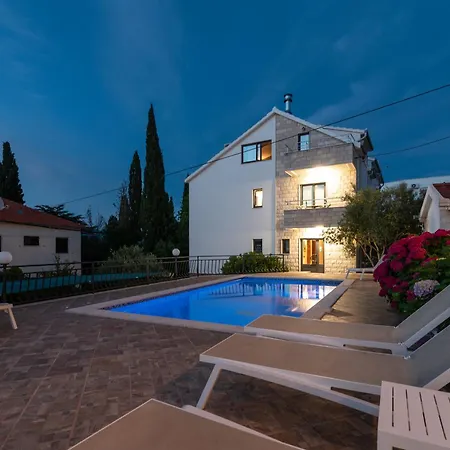 Maca & 아파트 트로기르