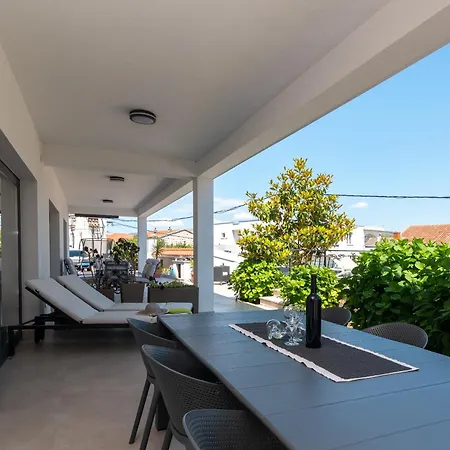 Maca & 아파트 트로기르