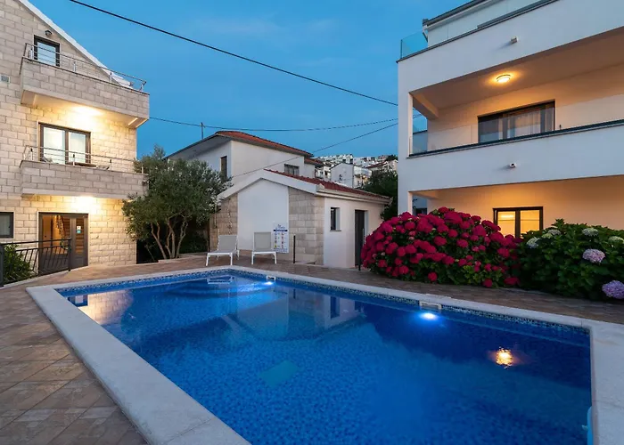 아파트 Maca & With Heated Pool Near 50m