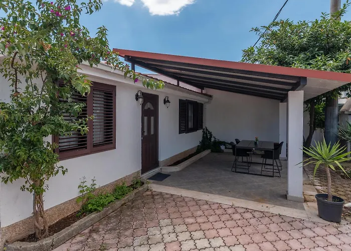 아파트 Maca & With Heated Pool Near 50m 트로기르