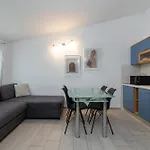 Maca & With Heated Pool Near 50m Apartment