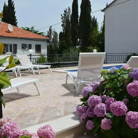 Maca & With Heated Pool Near 50m Апартаменти