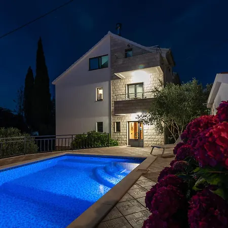 Daire Maca & With Heated Pool Near 50m Trogir