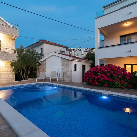 Апартаменти Maca & With Heated Pool Near 50m