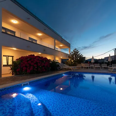 Maca & With Heated Pool Near 50m Апартаменти *