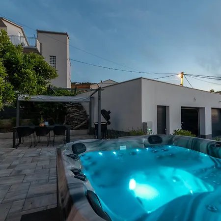 Maca & With Heated Pool Near 50m Апартаменти