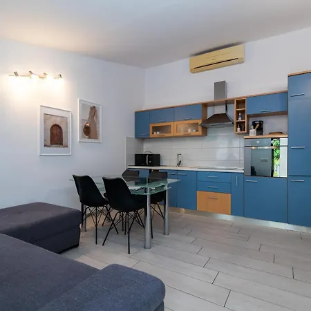 Апартаменти Maca & With Heated Pool Near 50m