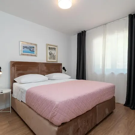 Daire Maca & With Heated Pool Near 50m Trogir
