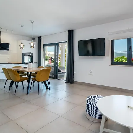 Апартаменти Maca & With Heated Pool Near 50m *