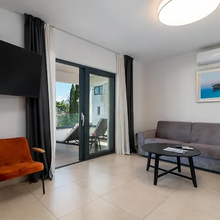 Апартаменти Maca & With Heated Pool Near 50m *