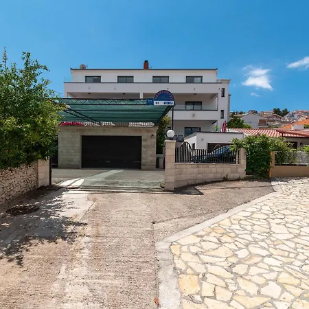 Daire Maca & With Heated Pool Near 50m Trogir