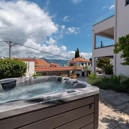 Maca & With Heated Pool Near 50m Апартаменти