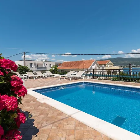 Maca & With Heated Pool Near 50m Апартаменти Трогір