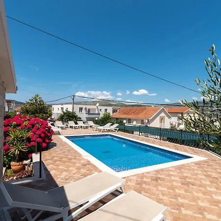 Daire Maca & With Heated Pool Near 50m Trogir