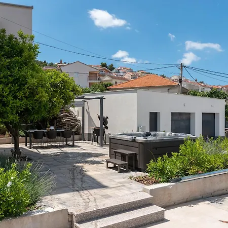 Maca & With Heated Pool Near 50m Daire Trogir