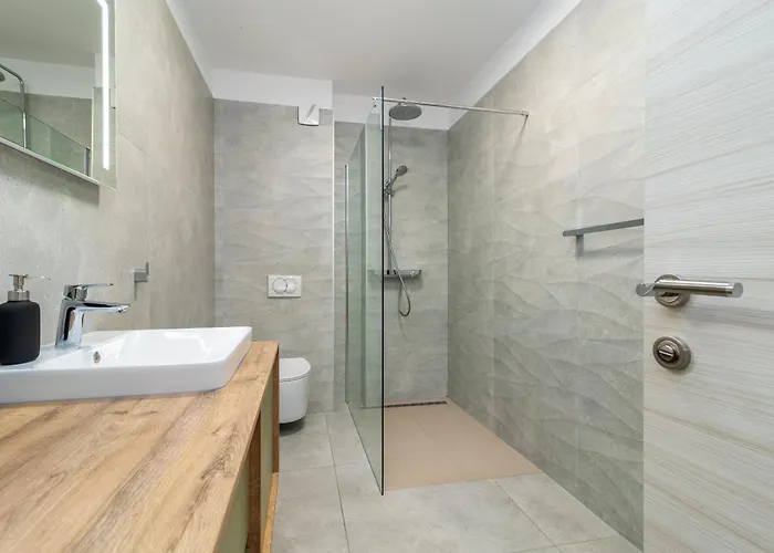 Maca & With Heated Pool Near 50m * 特罗吉尔