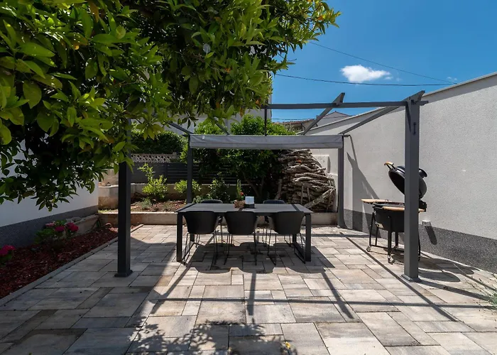 Maca & With Heated Pool Near 50m * 特罗吉尔