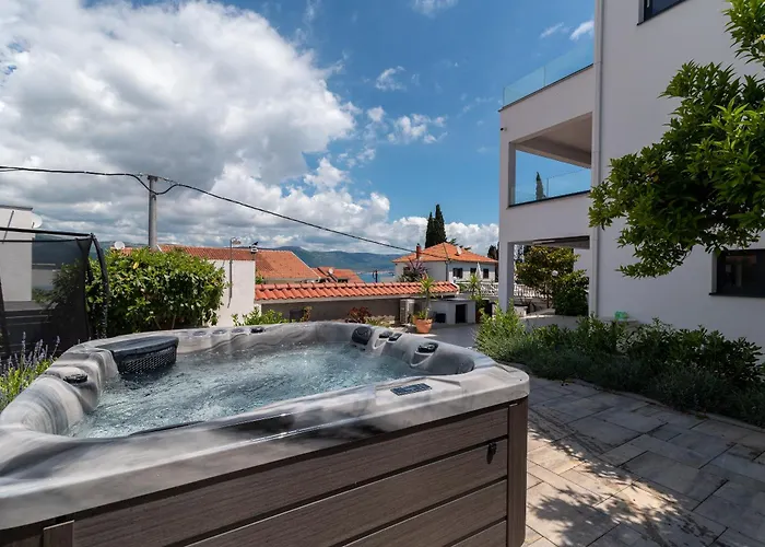 Maca & With Heated Pool Near 50m 公寓