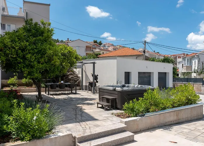 Maca & Apartment Trogir